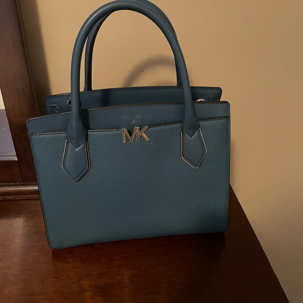 Michael Kors purse - Picture 1 of 3
